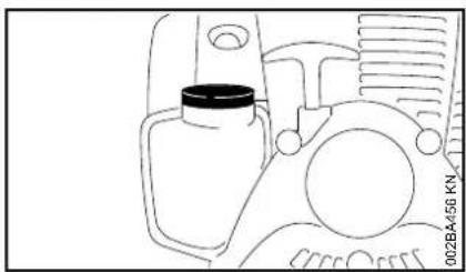 STIHL FS 40 - Kraftstoff einfüllen - 1