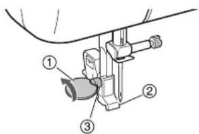 BROTHER LS2000 - Retrait du support de pied-de-biche - 3