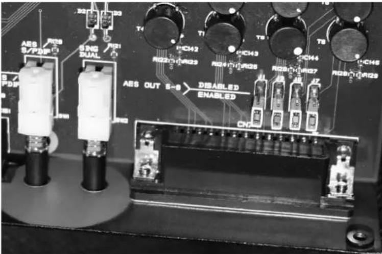 FOCUSRITE ISA 828 - Positions des cavaliers de carte numérique - Désactivation des sorties AES 5-8 - 1