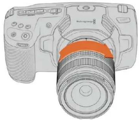 Blackmagic Design Pocket Cinema Camera 4K - So bringen Sle ein EF- oder Micro-Four-Thirds-Obektiv an: - 2