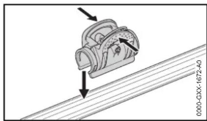 STIHL HT 133 - Applicare le graffe - 2