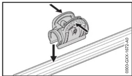 STIHL HT 133 - Klem aanbrengen - 2