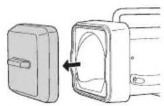 EPSON ELPLX03 - Serrez les deux vis pour fixer le couvercle décoratif. - 2