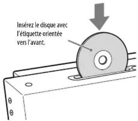 Insérez le disque avec l'étiquette orientée vers l'avant.