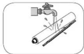MEDION MD 18379 - Nettoyage du rouleau de nettoyage et de la raclette - 4