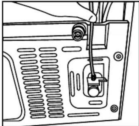 BEKO GNE60531XN - Raccordement du tuyau d'eau à l'appareil - 2