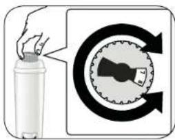 ROWENTA Grind & Infuse Compact 1018 - IMBIBER LE FILTRE A EAU SOLIS ET LE METTRE EN PLACE DANS LE RESERVOIR - 1