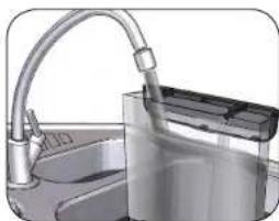 ROWENTA Grind & Infuse Compact 1018 - IMBIBER LE FILTRE A EAU SOLIS ET LE METTRE EN PLACE DANS LE RESERVOIR - 3