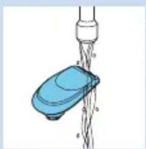 PHILIPS Series 9000 S9712 - Cleaning the trimmer attachment - 1