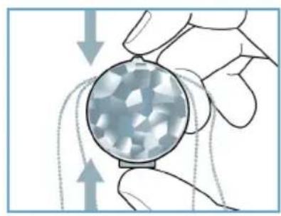PHILIPS Swarovski FM02SW30 - Remove the protective cap from the USB connector. - 2