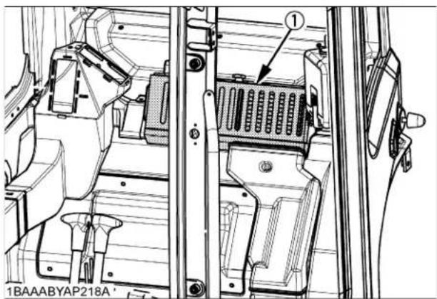 KUBOTA KX0404 - Nettoyage de I'Epurateur d'Air - 1