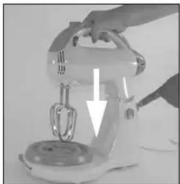 GlobalTronics GTHMB01 - Poser le mixeur sur le socle - 1