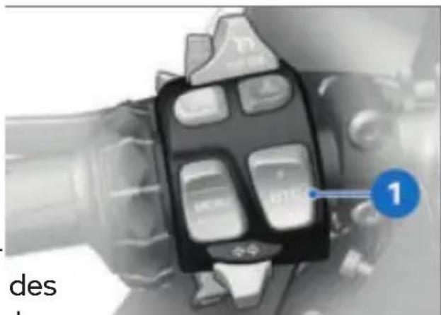 BMW S 1000 RR (2022) - Au relâchement de la touche du démarreur, la moto accélère en fonction de la position de la poignée des gaz. - 1