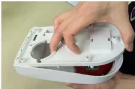 KONIG SASDUMMYFL20 - Placing the batteries SAS-DUMMYFL10 - 2
