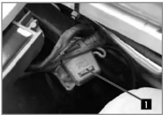 Sherco 250 SE (2023) - REMPLACER LE FUSIBLE DE PROTECTION FAISCEAU LUMIÈRE - 1