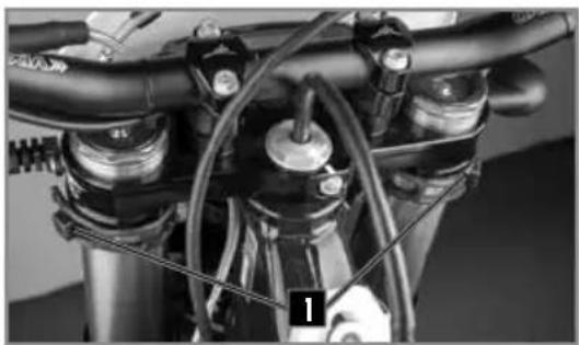 Sherco 250 SE (2023) - DÉMONTAGE DE LA PLAQUE PHARE - 1