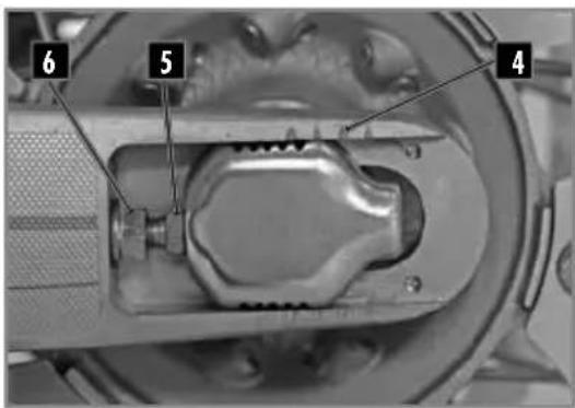 Sherco 250 SE (2023) - CONTRÔLE DE LA TENSION DE CHAÎNE - 2
