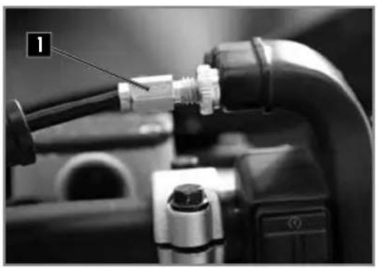 Sherco 250 SE (2023) - ■ Adjusting the play in the throttle cable - 1