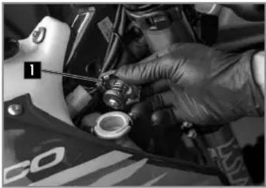 Sherco 250 SE (2023) - SERVICING THE COOLING SYSTEM - 1