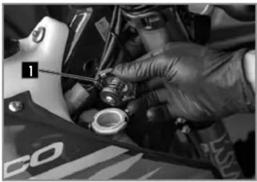 Sherco 250 SE (2023) - VACIADO DEL LÍQUIDO DE REFRIGERACIÓN - 1