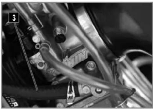 Sherco 250 SE (2023) - REMOVING THE FUEL TANK - 2