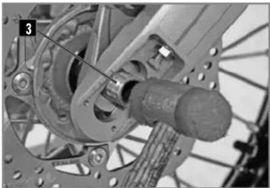 Sherco 250 SE (2023) - MONTAJE DE LA RUEDA DELANTERA - 2