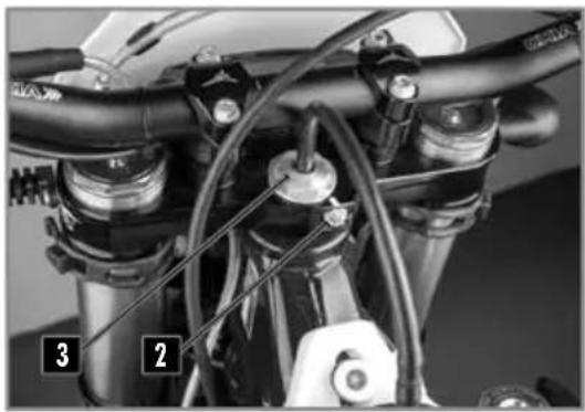 Sherco 250 SE (2023) - RÉGLAGE DU JEU DES ROULEMENTS DE DIRECTION - 1