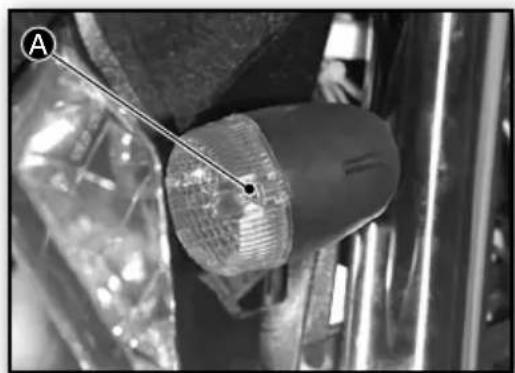 Sherco TY 125 (2024) - ■ Remplacement de l'ampoule du clignotant - 1