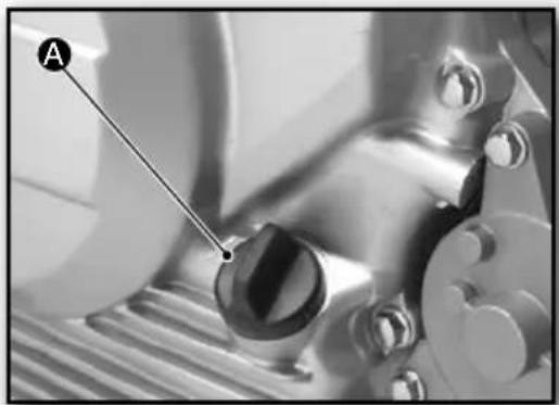 Sherco TY 125 (2024) - Checking and topping up the engine oil - 1