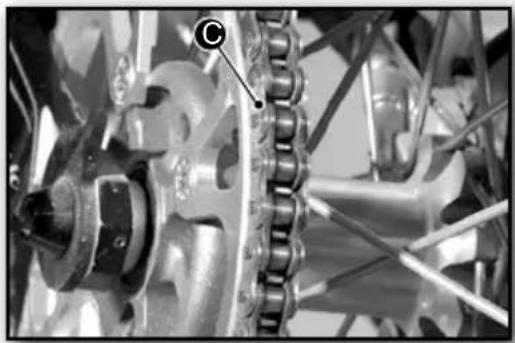 Sherco TY 125 (2024) - Removing and refitting the rear wheel - 3