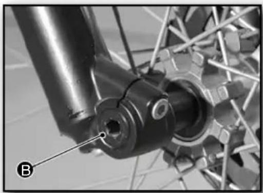 Sherco TY 125 (2024) - Removing and reinstalling front wheel - 2