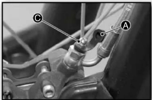 Sherco TY 125 (2024) - Bleeding the front brake fluid - 1