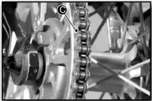 Sherco TY 125 (2024) - Das Hinterrad ausbauen und wieder montieren - 3