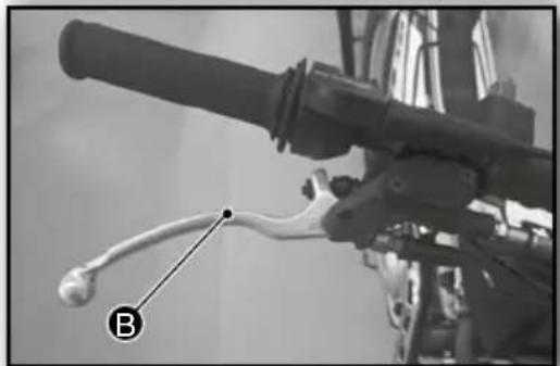 Sherco TY 125 (2024) - Bleeding the front brake fluid - 2