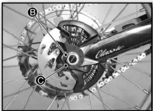 Sherco TY 125 (2024) - Adjusting the chain tension - 2