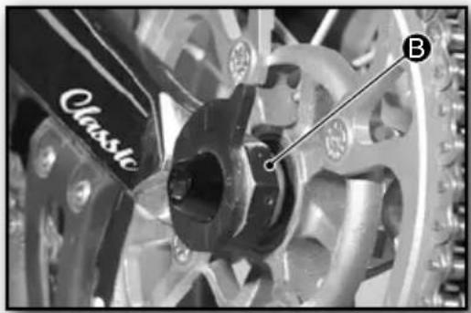 Sherco TY 125 (2024) - Removing and refitting the rear wheel - 2