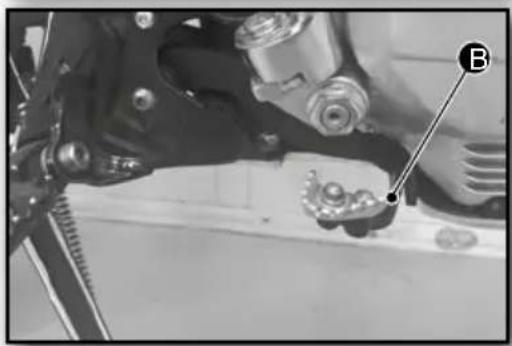 Sherco TY 125 (2024) - Bleeding the rear brake fluid - 2