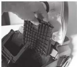 Concept Solido VP8072 - CLEANING AND REPLACEMENT OF THE MOTOR FILTER - 2