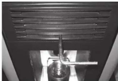 Livn Tromvik 7 - Daily cleaning with a scraper (if supplied) - 2