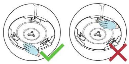 eufy RoboVac E15 - How to replace the blades - 9