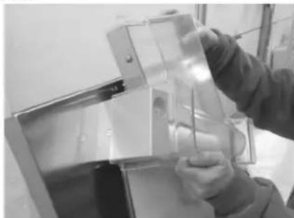 Doyon DL18SP - À L'INTÉRIEUR DE LA BOîTE, IL Y A UN COUVERCLE DE SECURITE qui DOIT ÉTRE INSTALLÉ SUR LES ROULEAUX SUPÉRIEurs AVANT L'UTILISATION DE L'APPAREIL. - 6