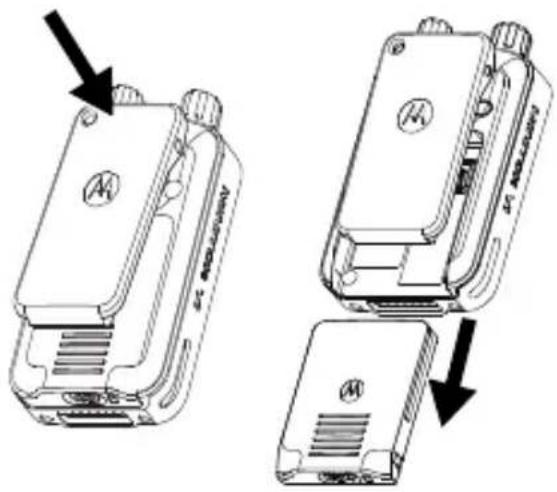 MOTOROLA Minitor VI - Attaching the Battery Pack - 2