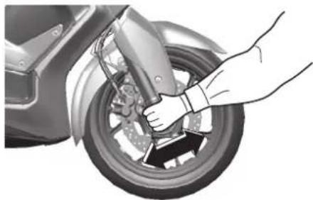 YAMAHA XMAX250 TECH MAX (2025) - Contrôle de la direction - 1