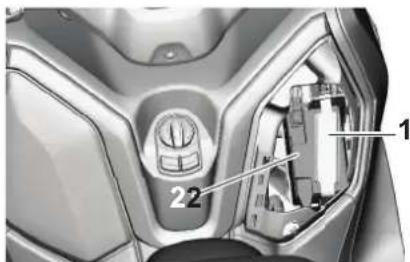 YAMAHA XMAX250 TECH MAX (2025) - Remplacement des fusibles - 1