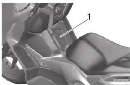 YAMAHA XMAX250 TECH MAX (2025) - Retrait du bouchon du réservoir de carburant - 1