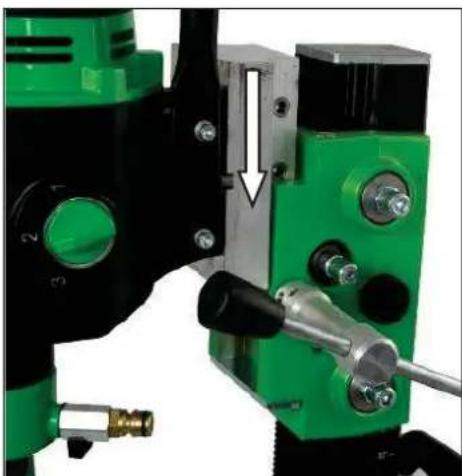 Eibenstock DBE 352 - Fixar o motor de perfuração - 5