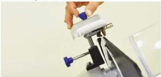 Vollrath 40950 - NOTICE: Use the integrated sharpener to sharpen the blade. Do not remove the blade to sharpen. - 2