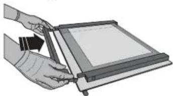 INDESIT IO 5280C B - CLICK & CLEAN - CLEANING THE GLASS - 4