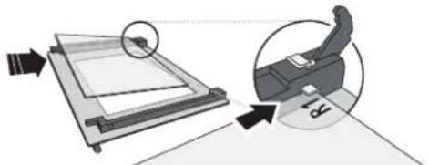 INDESIT IO 5280C B - CLICK & CLEAN - CLEANING THE GLASS - 3