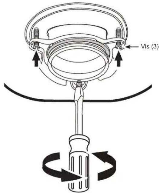 GE GFC765W - INSTALLER LA QUINCAILLERIE DE MONTAGE DU DESSOUS D'ÉVIER - 1